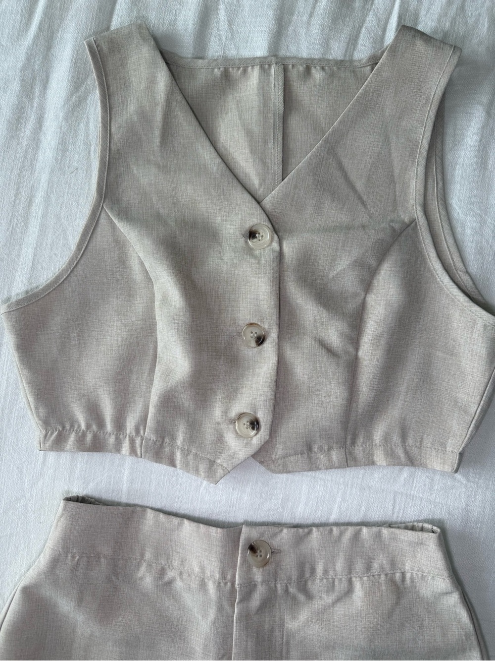 Linen looking Women's High-Waist Shorts Set in Light Beige - Picture 2 of 3